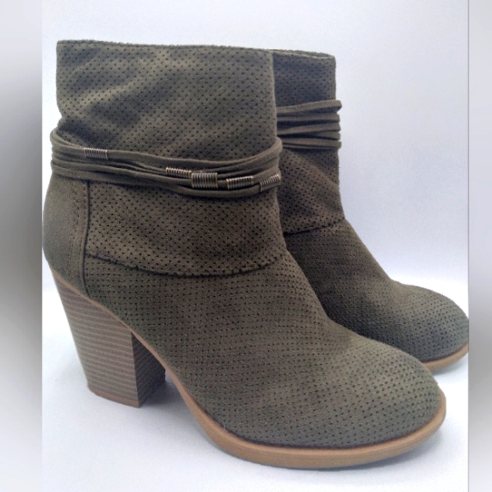 🎉SALE Soda  Green faux suede boots - Picture 2 of 9